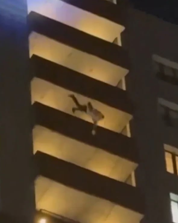 Santa Claus cae y muere en Rusia