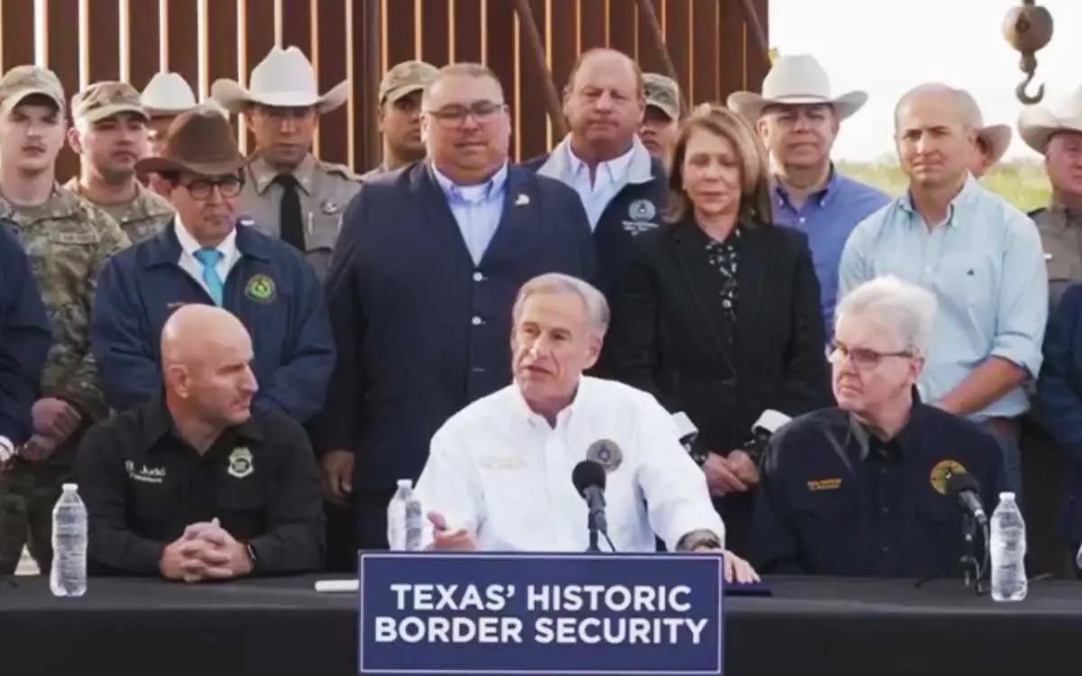 Texas firma nueva ley contra migrantes