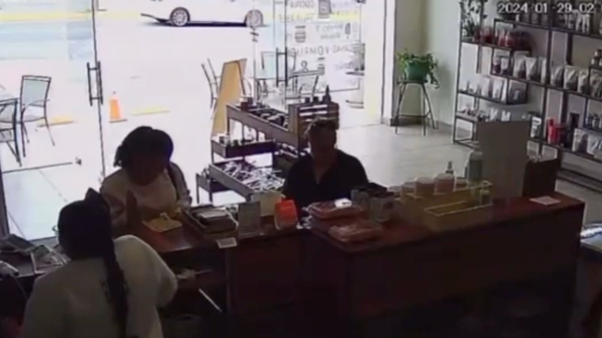 Graban a mujer en compañía de su hija robando en una tienda de León