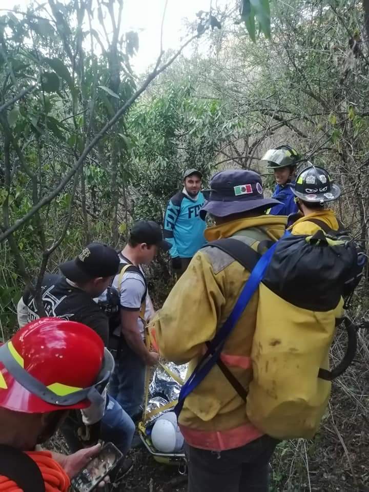 Cae senderista de León al bajar por cerro de Moroleón