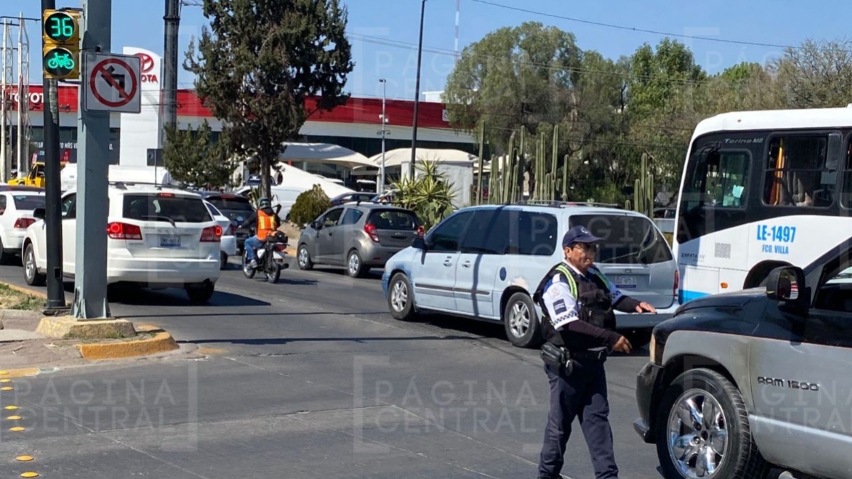 caos vial en León por obra de SAPAL
