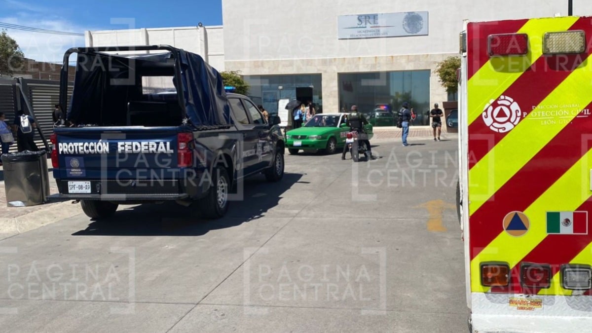 Cae estructura en oficina de la SRE en Plaza Galerías Las Torres