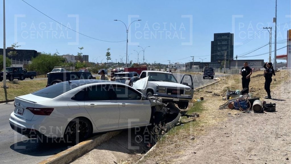 Se registra volcadura y choque en el libramiento Morelos