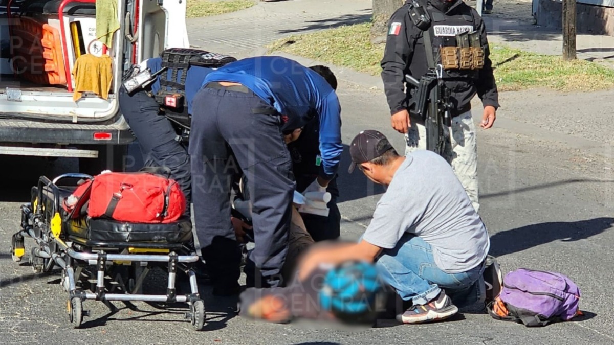 Choque de motociclista contra camioneta en Santa Crocce en León