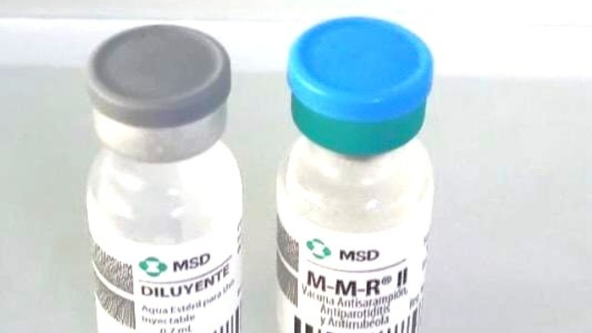 Recomiendan vacunar a niños contra sarampión ante brotes