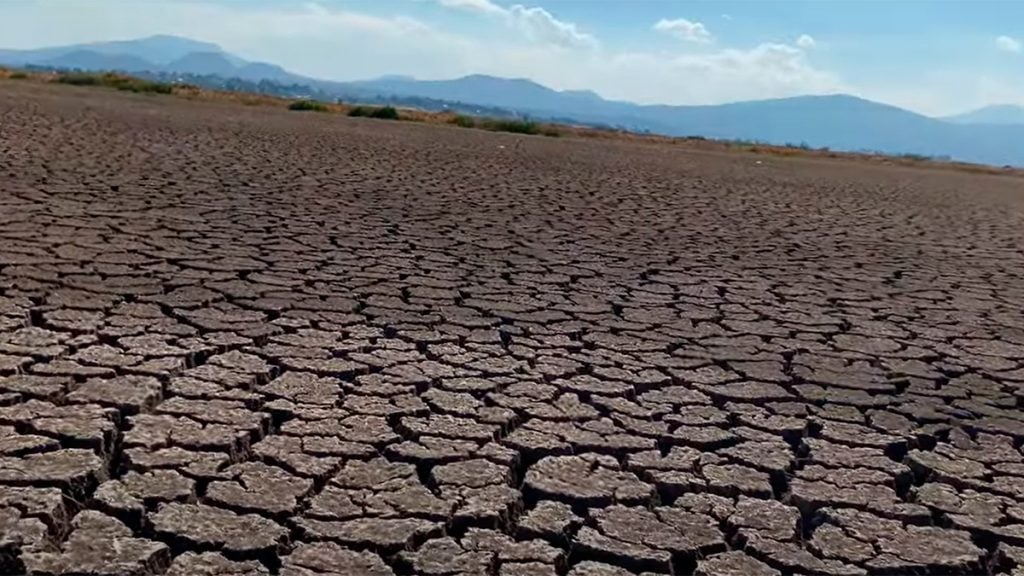 El Lago de Pátzcuaro se seca, hoy esta casi desértico