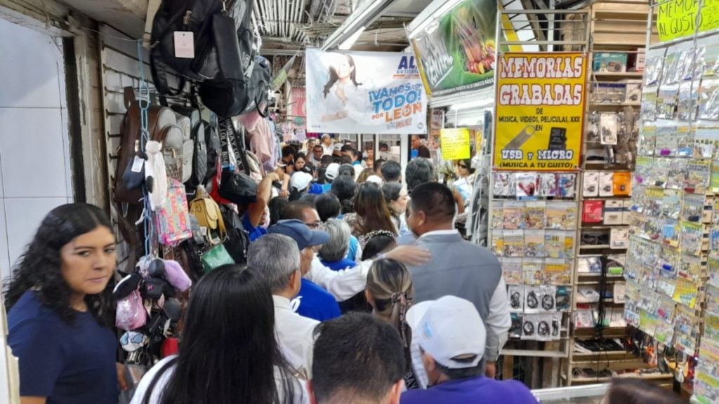 Comerciantes del mercado Aldama reciben a Ale Gutiérrez