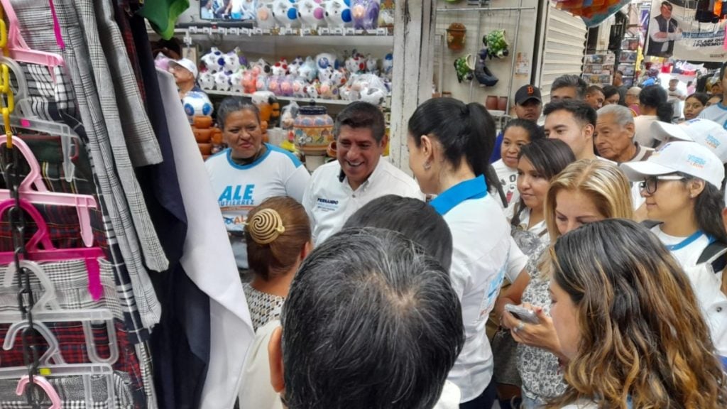 Comerciantes del mercado Aldama reciben a Ale Gutiérrez