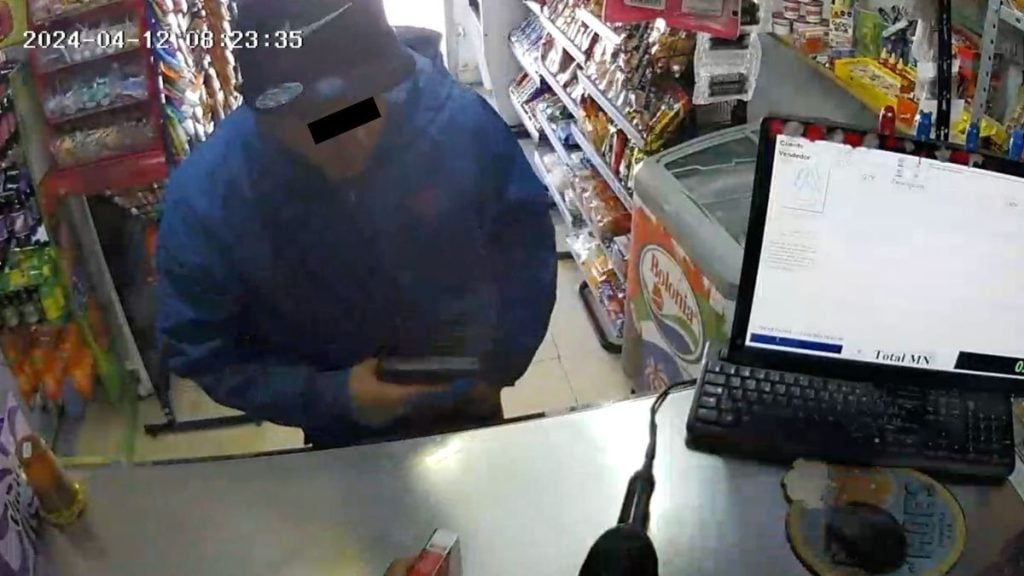Asaltan a mano armada en tienda de Jardines de San Pedro