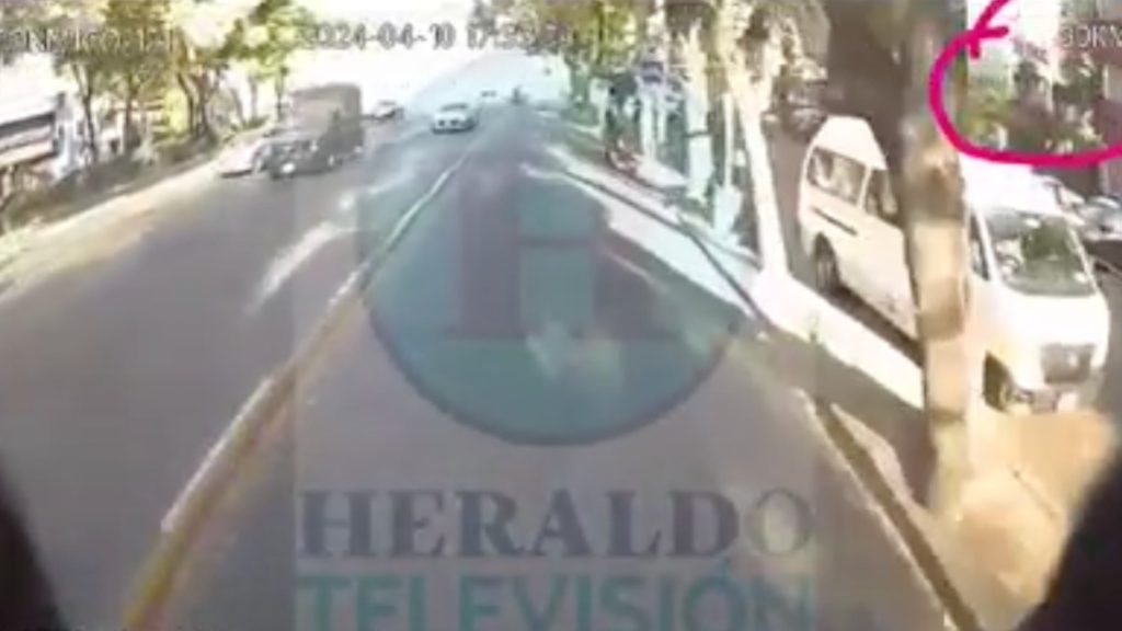 Filtran video cuando camión atropella a pareja Ciudad de México