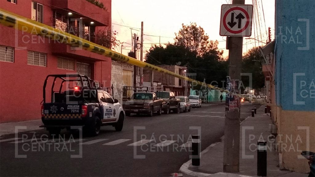 Balean y matan a mecánico mientras arreglaba un vehículo