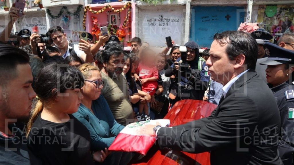 Rinden honores al policía asesinado Daniel Arévalo en León