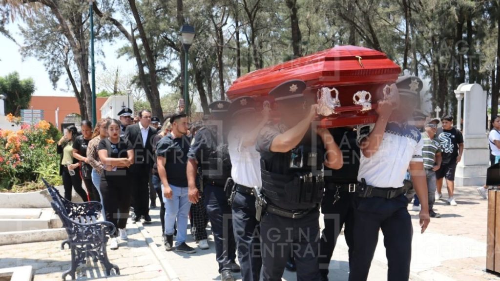 Rinden honores al policía asesinado Daniel Arévalo en León