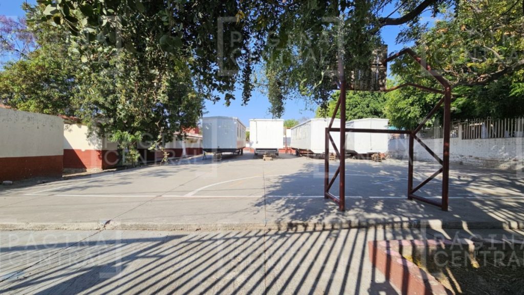 Se manifiestan papás por mal estado de escuela en Las Huertas