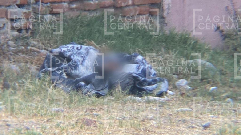 Abandonan cuerpo encobijado en Piletas en León