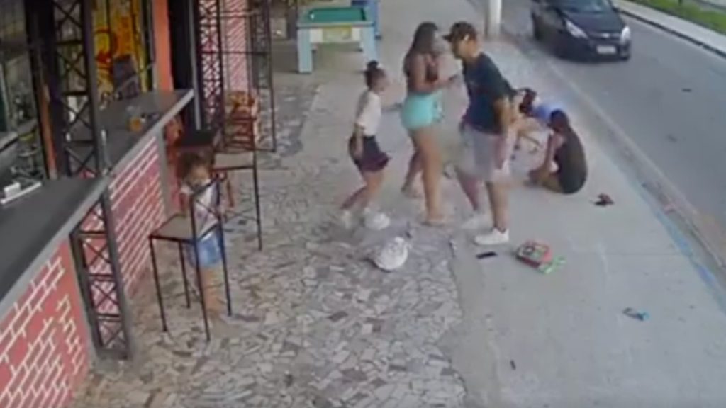 Motociclista atropella a cinco mujeres en Brasil