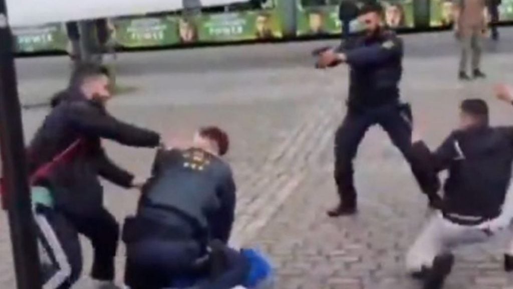 Alemania: Hombre ataca con cuchillo en plaza pública