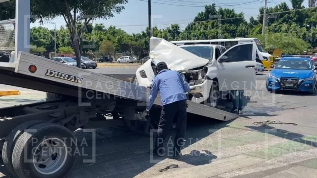 Se registra fuerte choque en Francisco Villa y Las Torres en la colonia León l