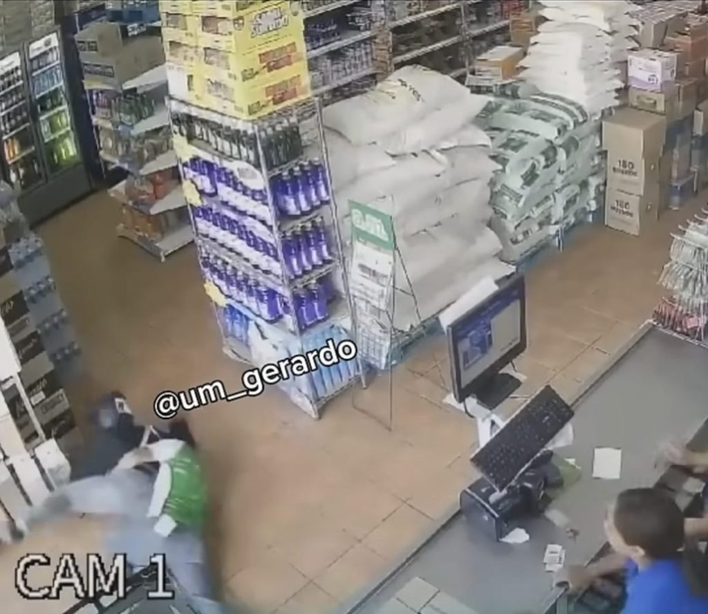 Joven frustra asalto en tienda de abarrotes en el fraccionamiento Hidalgo