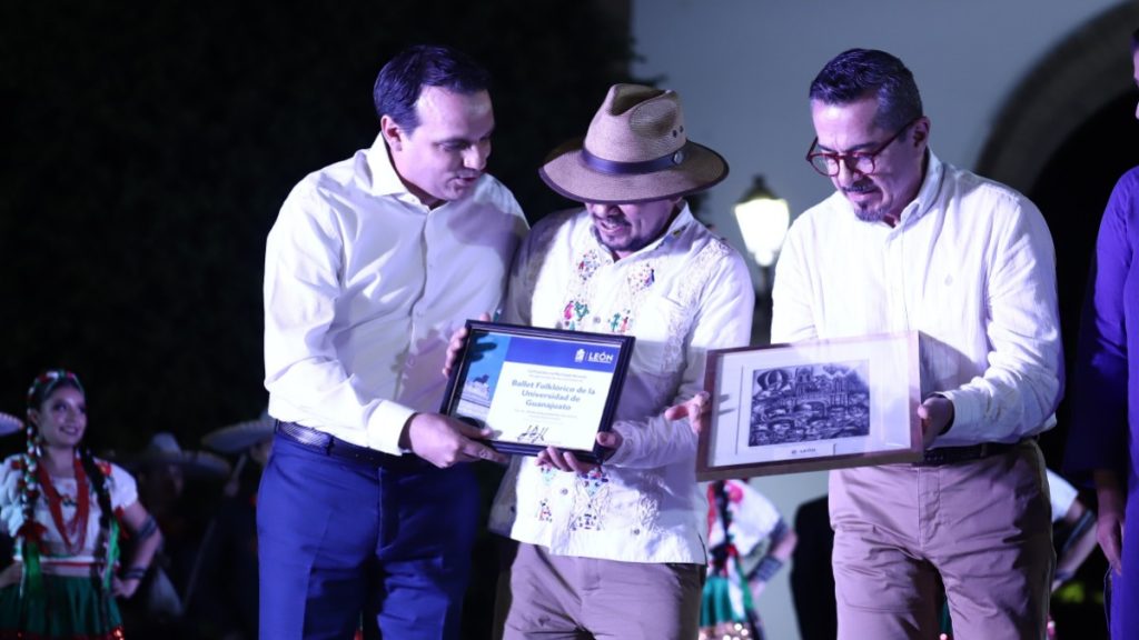 ballet folklórico de la UG