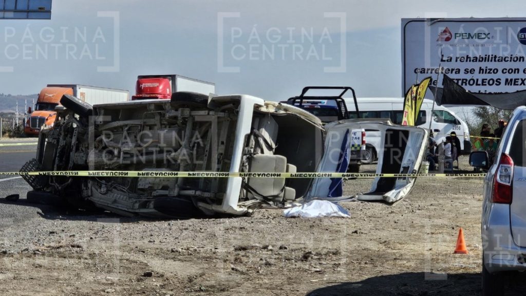 Carretera Silao-San Felipe: muere chofer al volcar camioneta