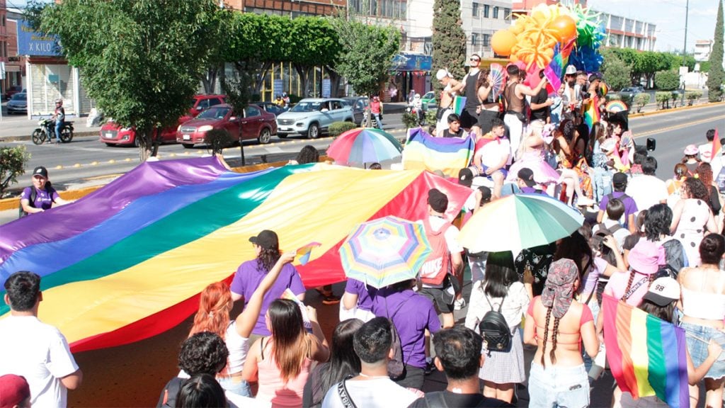 Marchan miles por el orgullo LGBTIQ+ en León