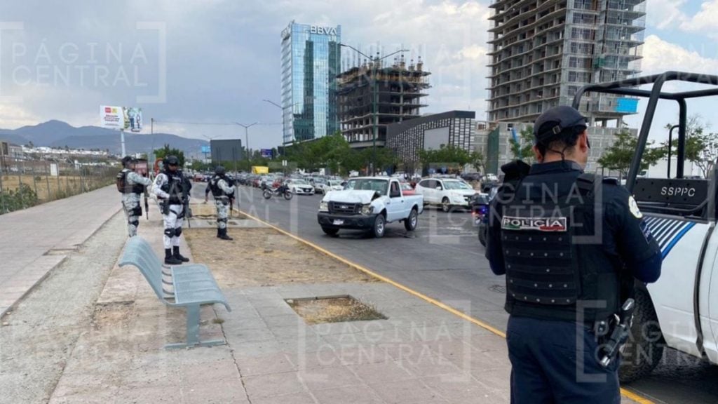 Granjas del Rosario: Balean a hombre al conducir por libramiento