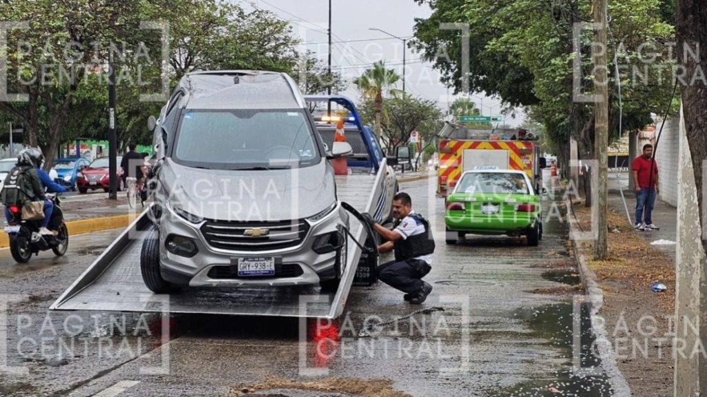 Santo Domingo: Chocan tres vehículos en bulevar Francisco Villa