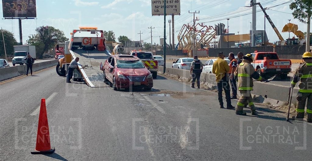 Bulevar Aeropuerto: Volcadura deja dos mujeres lesionadas