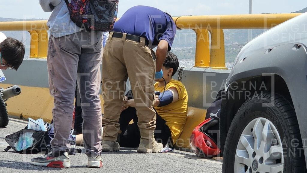 Maravillas: Choca camioneta con motociclistas en el libramiento