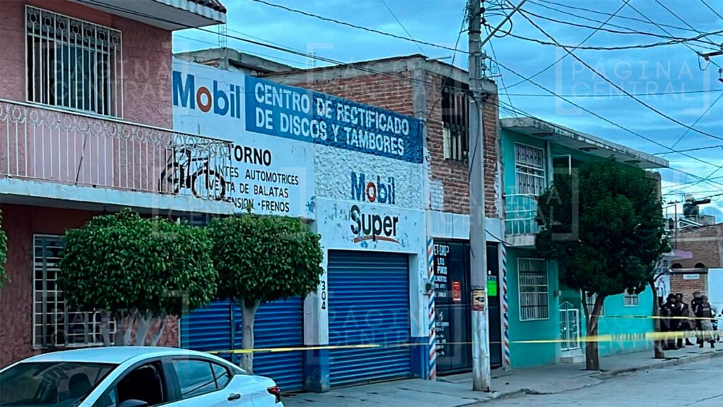 Los Pinos: Balean a dos hombres en un taller mecánico