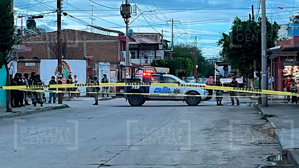 Los Pinos: Balean a dos hombres en un taller mecánico