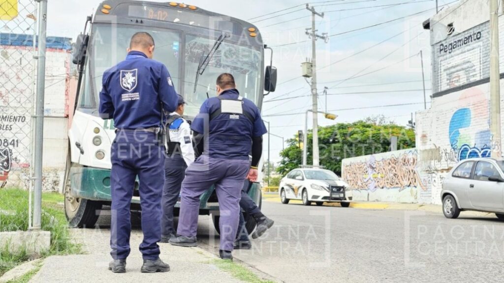 Zona Centro: Hombre se atraviesa y lo atropella camión del SIT