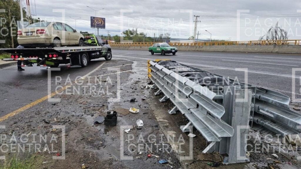 Comanjilla: Conductor choca contra el muro de contención