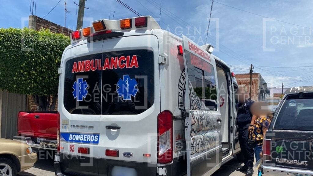 Vista Hermosa: Chocan auto y camioneta del Ejército Mexicano