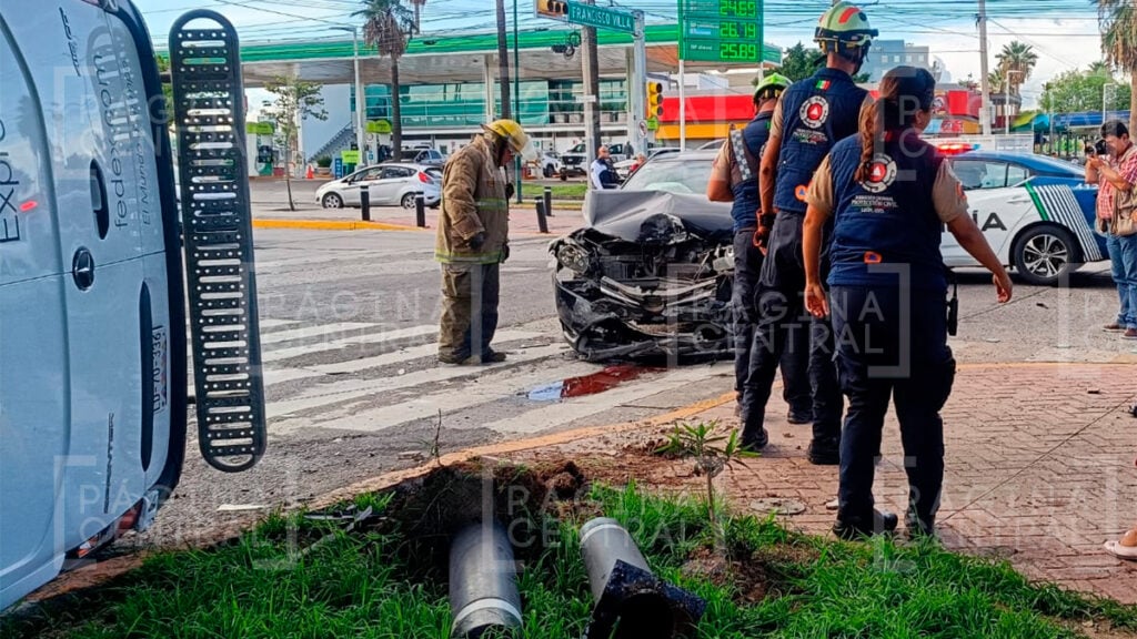 El Tlacuache: Chocan camioneta y vehículo particular 