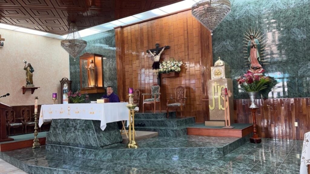 ¡Hallan hostias en el piso! Cometen sacrilegio en el Templo del Buen Pastor en la Kennedy