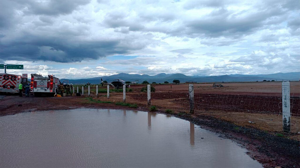 Jalisco: Cae helicóptero cerca de autopista; reportan 4 heridos