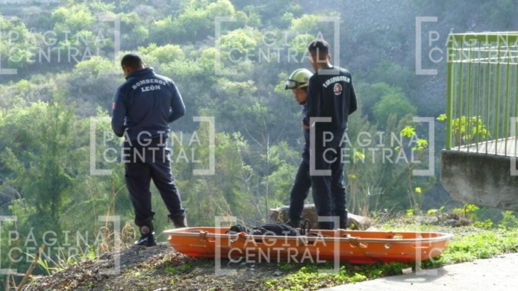 Cañada: Rescatan a hombre que cayó en Campestre e Insurgentes