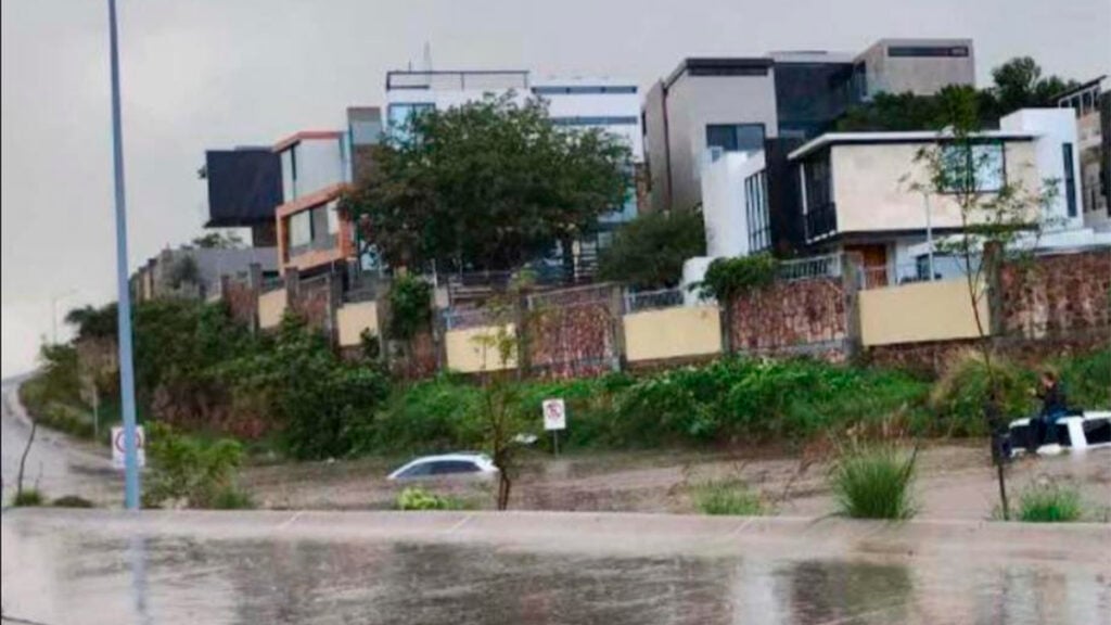León: Tras tormenta reportan inundaciones y caídas de árboles