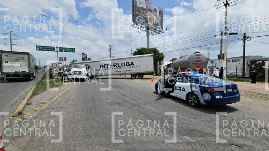 tráiler pierde su caja en bulevar Morelos 