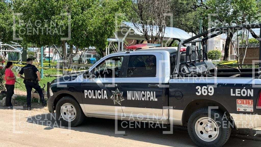Valle de Las Torres: Muere adulta mayor en la banca de un parque