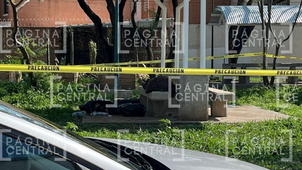 Valle de Las Torres: Muere adulta mayor en la banca de un parque