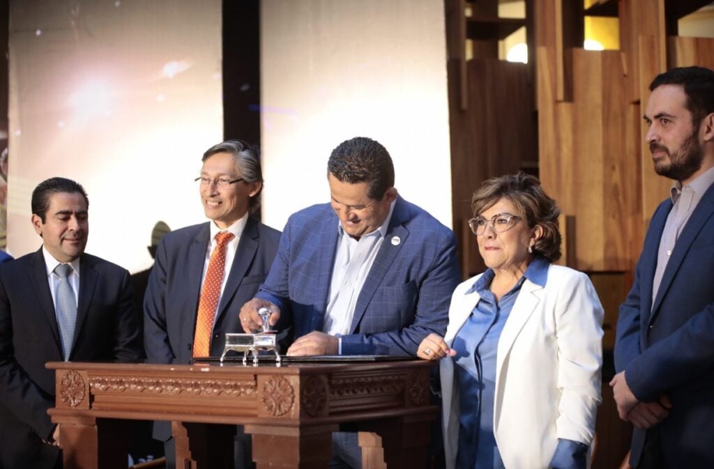 Alejandro Fernández y Tv4