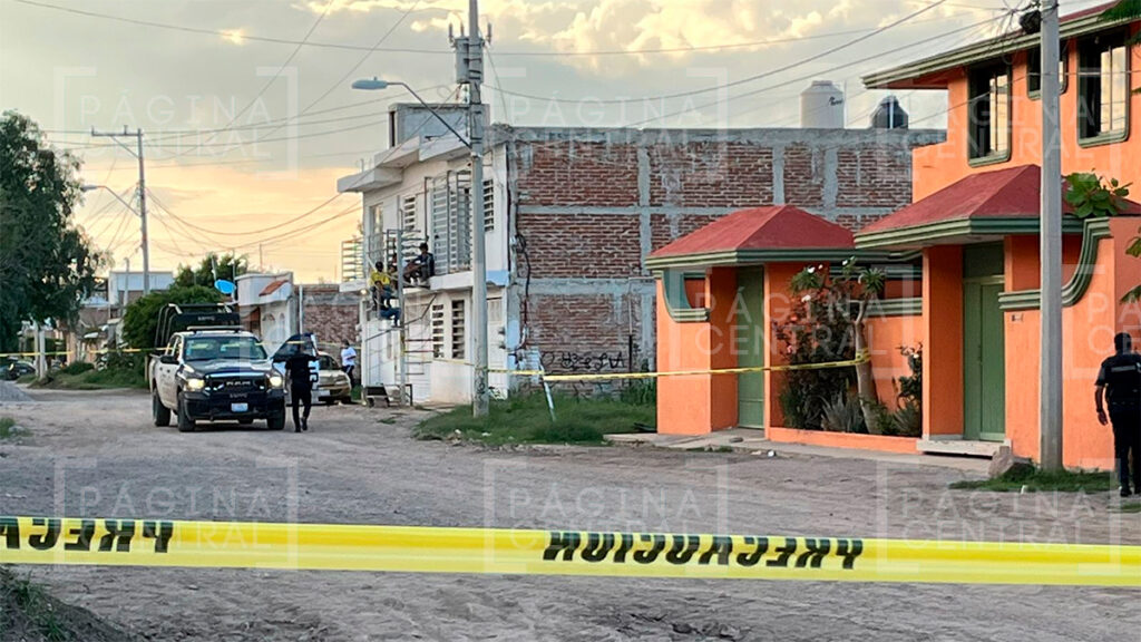 San Carlos La Roncha: Atacan a tres personas afuera de una casa