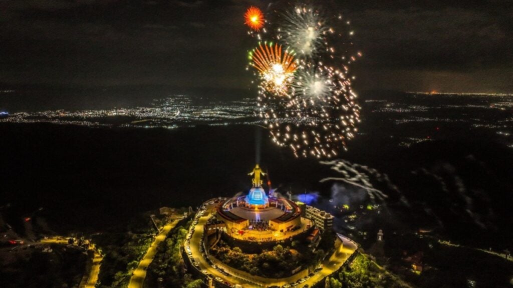 Cristo Rey iluminado en Silao Gto