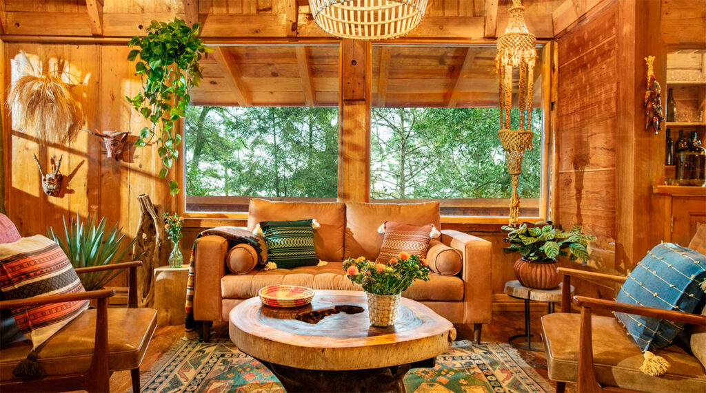 Jaime Maussan abre su mansión en el bosque para Airbnb