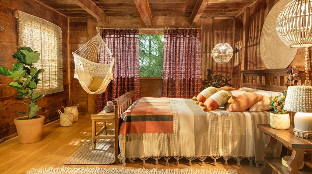 Jaime Maussan abre su mansión en el bosque para Airbnb