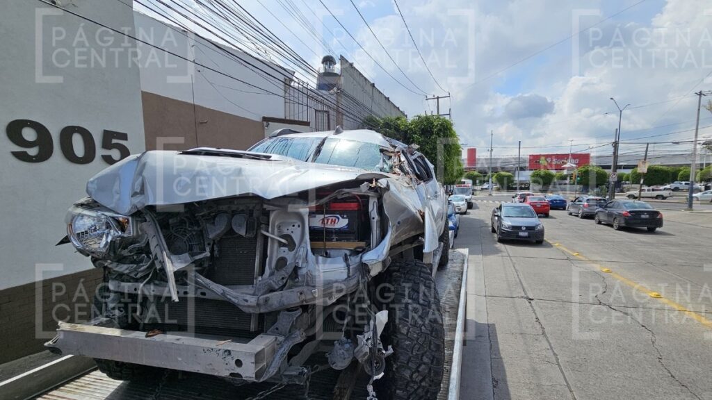 Oriental: Conductor ebrio choca 3 veces en Mariano Escobedo