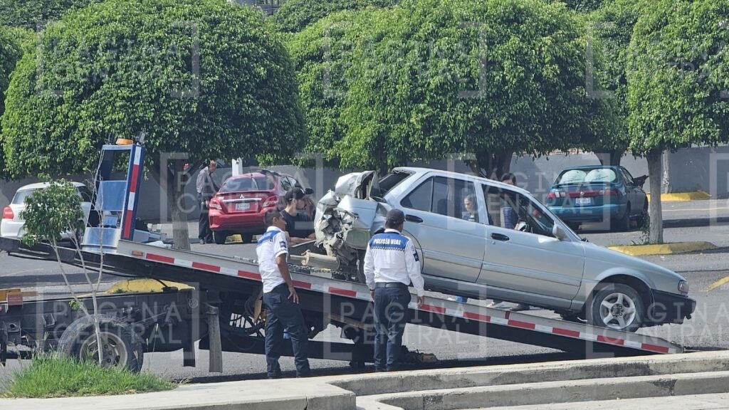 Oriental: Conductor ebrio choca 3 veces en Mariano Escobedo